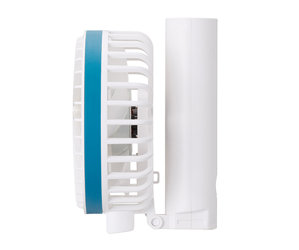 持ち手の部分が折りたためるので、持ち運ぶときはコンパクトに