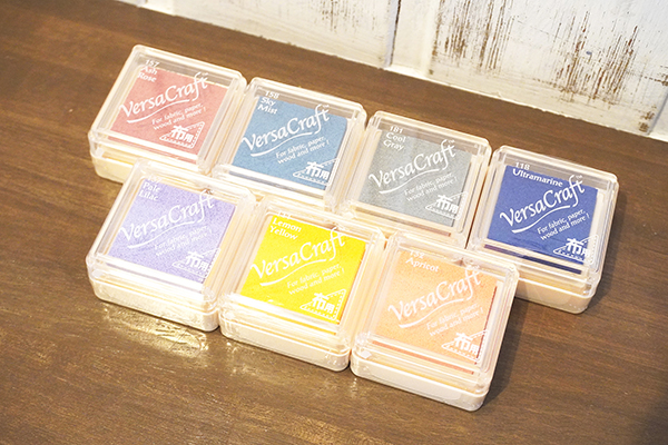 「ツキネコ バーサクラフトＳ」はアシュローズ、スカイミスト、クールグレイ、ウルトラマリン、ペールライラック、レモンイエロー、アプリコット の7色セット