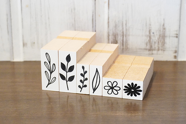 4～6個のモチーフがセットになったデコレーションスタンプ「マスタ」