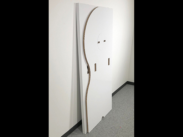 使わないときは畳んでコンパクトに。部屋の隅や家具の隙間などにも入ります