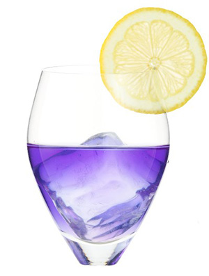 ブルー・サムライロック： グラスに氷を入れて、清藍とレモンorライムジュースを8:1～10:1の割合で