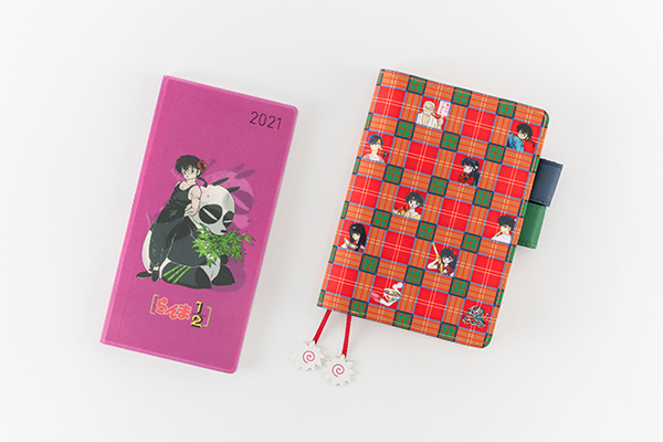 © 高橋留美子／小学館 らんま1/2 シリーズ（デザイン：秋山具義） 左：「1/2」weeks（週間タイプ）2,600円（税別） 右：「らんまオールスターズ！」オリジナルサイズ・A6（１日１ページタイプ）手帳カバー＋本体セット  5,500円（税別）