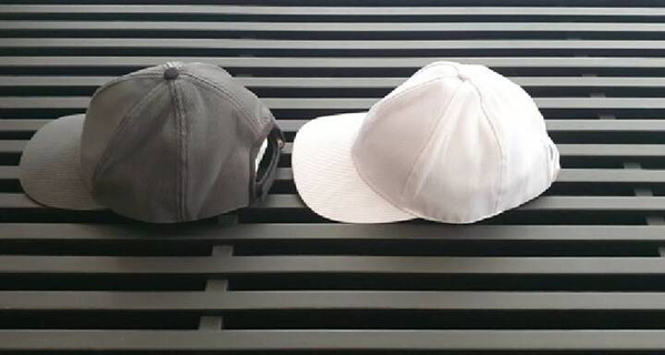 本体カラー（未点灯時）はブラック、ホワイトの2色から選択可能