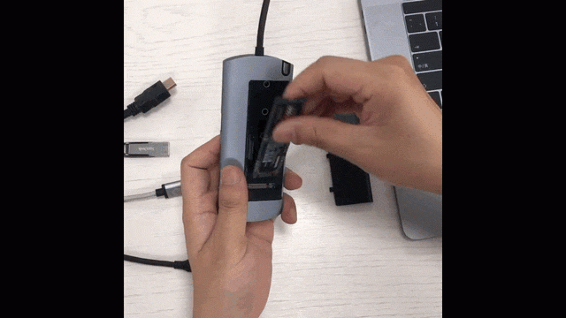 自分で用意したSSDに付け替えることもできる