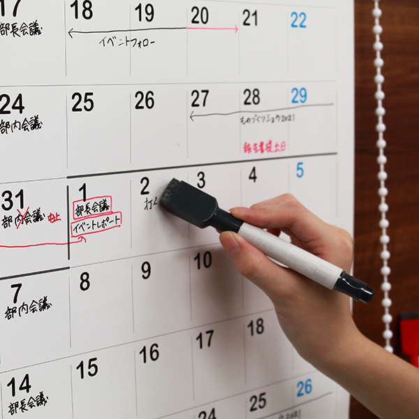 ホワイトボードマーカーで書いたり消したり