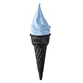 「ハロウィンソフト」 価格：100円（税込） 竹炭を使用した黒いコーンに、バニラ味の青いソフトが乗ったユニークな色のハロウィンソフト