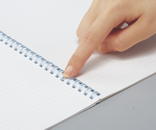 コクヨ独自開発の“やわらかリング”は手が痛くなりにくく、端までしっかり書ける