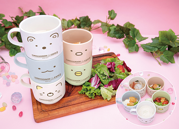 <strong>大人様ランチ（スペシャルメニュー）</strong>　価格：1,599円（税別） すみっコたちのマグカップにミニフードを入れて提供。カップにはそれぞれ、クラムチャウダー、おさかなのフライ、ミニとんかつ、ラタトゥイユ、かつおだしのごはんが入っている。スーベニアカップは最大5個まで購入可能