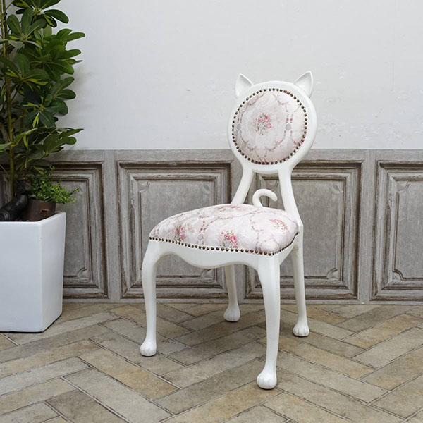 「キャットチェア」には耳だけでなく尻尾も！