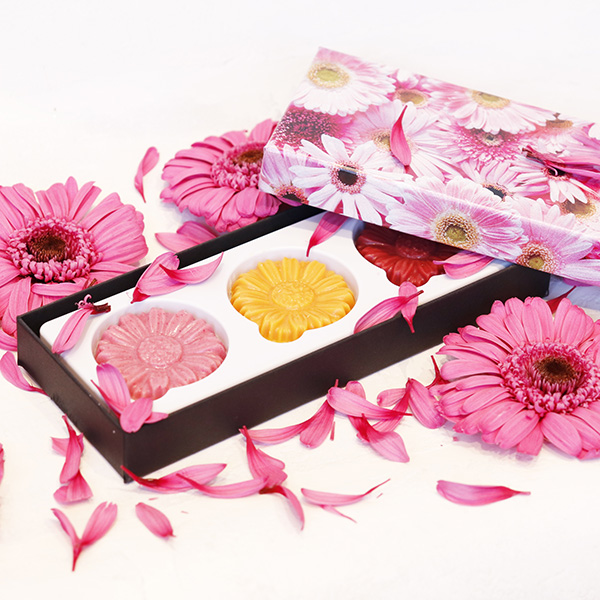 花恋人 バラやガーベラを再現した花形チョコレートを発売 デザインってオモシロイ Mdn Design Interactive