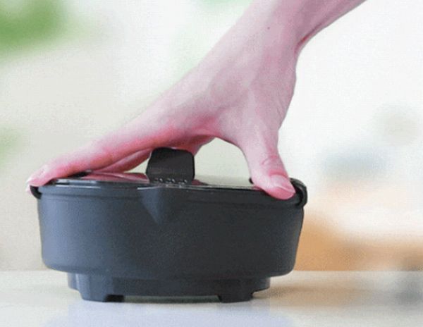 折りたたみ時のサイズは約幅165×高さ90×奥行165mm