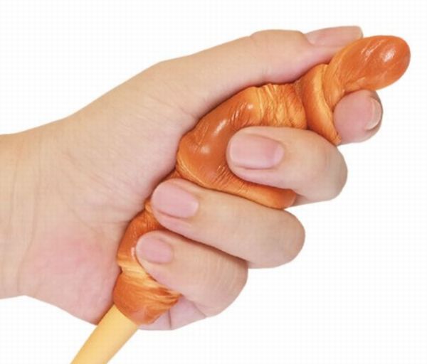 握りしめイメージ 中のペンは直径7.8mm以下のものならば自分の好みのペンに替えることができる