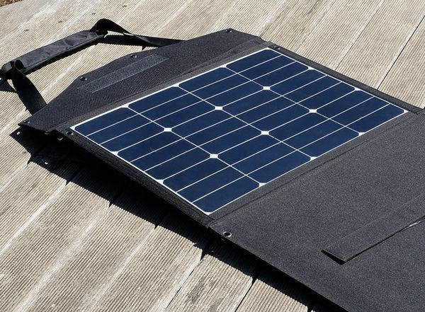 重量は本体が約3.8kg、付属品を含めると約4.8kg