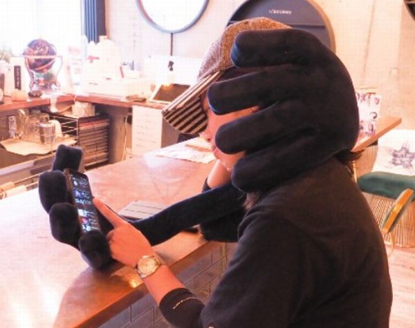 両サイドの手のひらが様々なアクションを可能にする