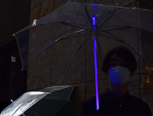 「光る！ライフセーブレラ」  七色に光ってゲーミングデバイス風でもある