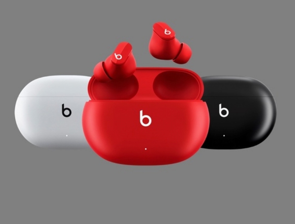 カラーはブラック、ホワイト、Beatsレッドの3色