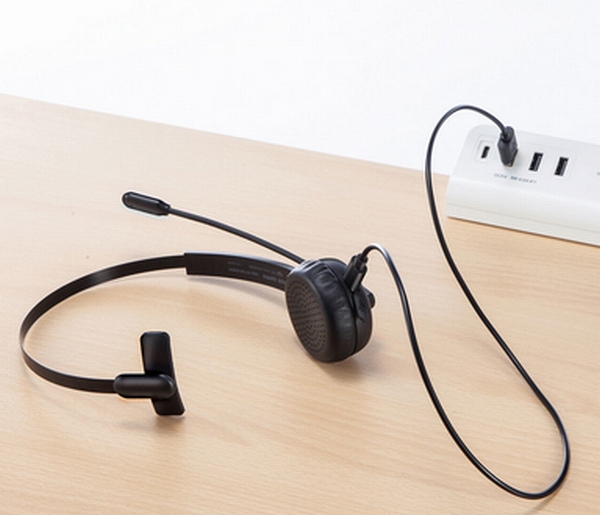 Type-C - USB Aケーブル付属で、パソコンやUSB充電器などから充電可能