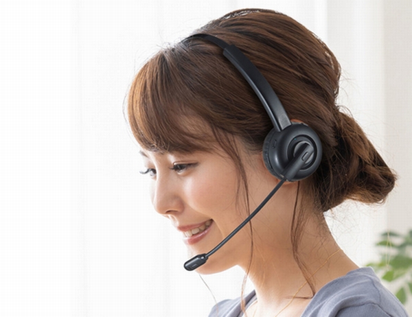 マイク部分は回転可能で、左右どちらでも装着できる