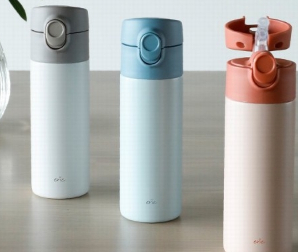 「フィンガーボトル ene」 カラーはピンク、ブルー、グレージュ