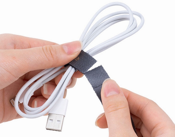 カラーバリエーションはブラックとオレンジの2色