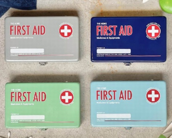 カラーはシルバー、サックス、ネイビー、グリーンの4色展開