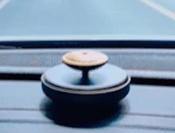 光があたると動き出し、影に入ると自動で止まる