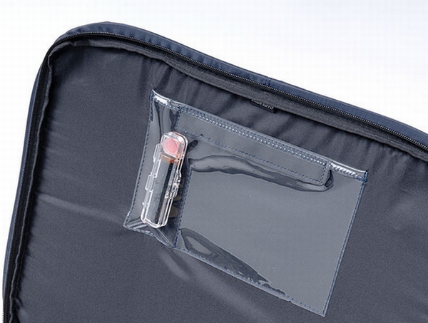 印鑑や受領票が入るポケットや宅配業者様向けのPOPも付属する