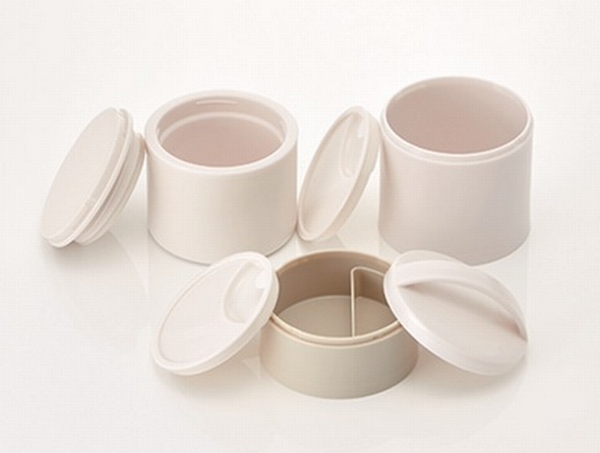 おかず容器と麺容器はフタ・中フタを外せば電子レンジ使用可能