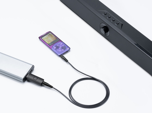 音楽プレーヤーなどの3.5mmジャックに接続し、USBはモバイルバッテリーなどに接続し、Bluetoothイヤホンやネックスピーカーなどの機器に接続して音声出力できる
