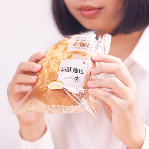 パンのパッケージなど、食品にも多く使用されている
